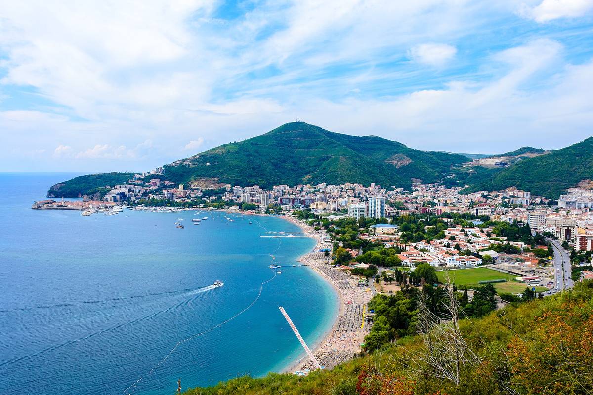 Vivir un mes frente al mar en Budva: desglose de costes