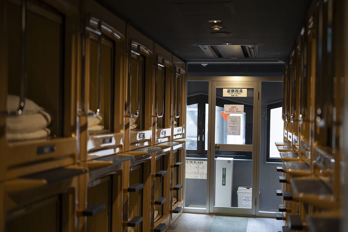 Tokyo Capsule Hotel Etiquette: Rules and Bathing