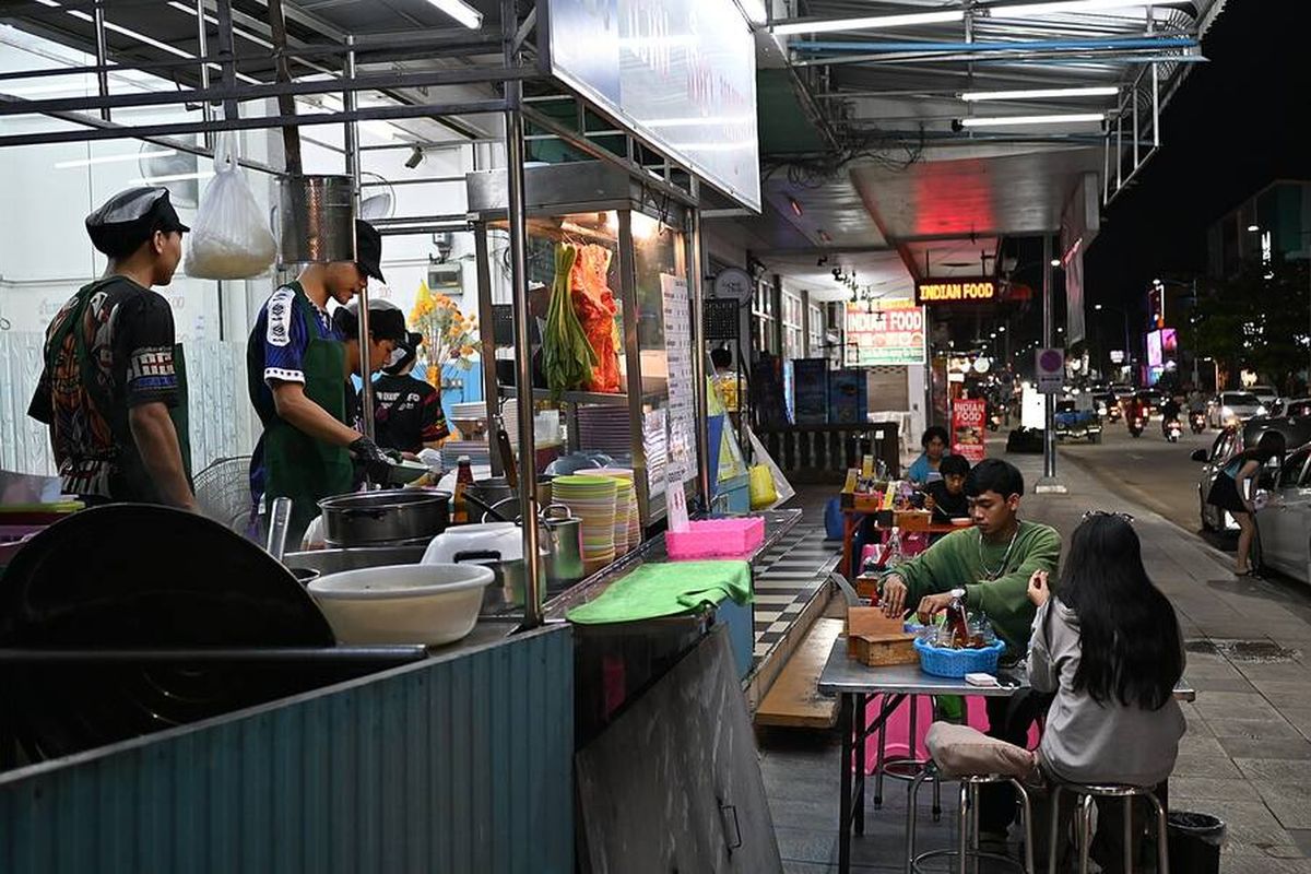 Hidden Gems: The Weirdest Street Foods You Actually Must Try