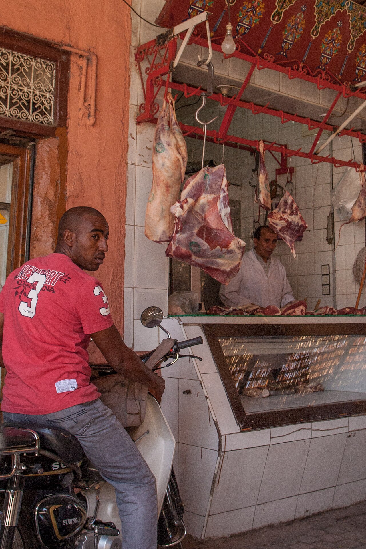 Morocco Marrakech - Scene of daily life in the medina - Scène de la vie quotidienne dans l