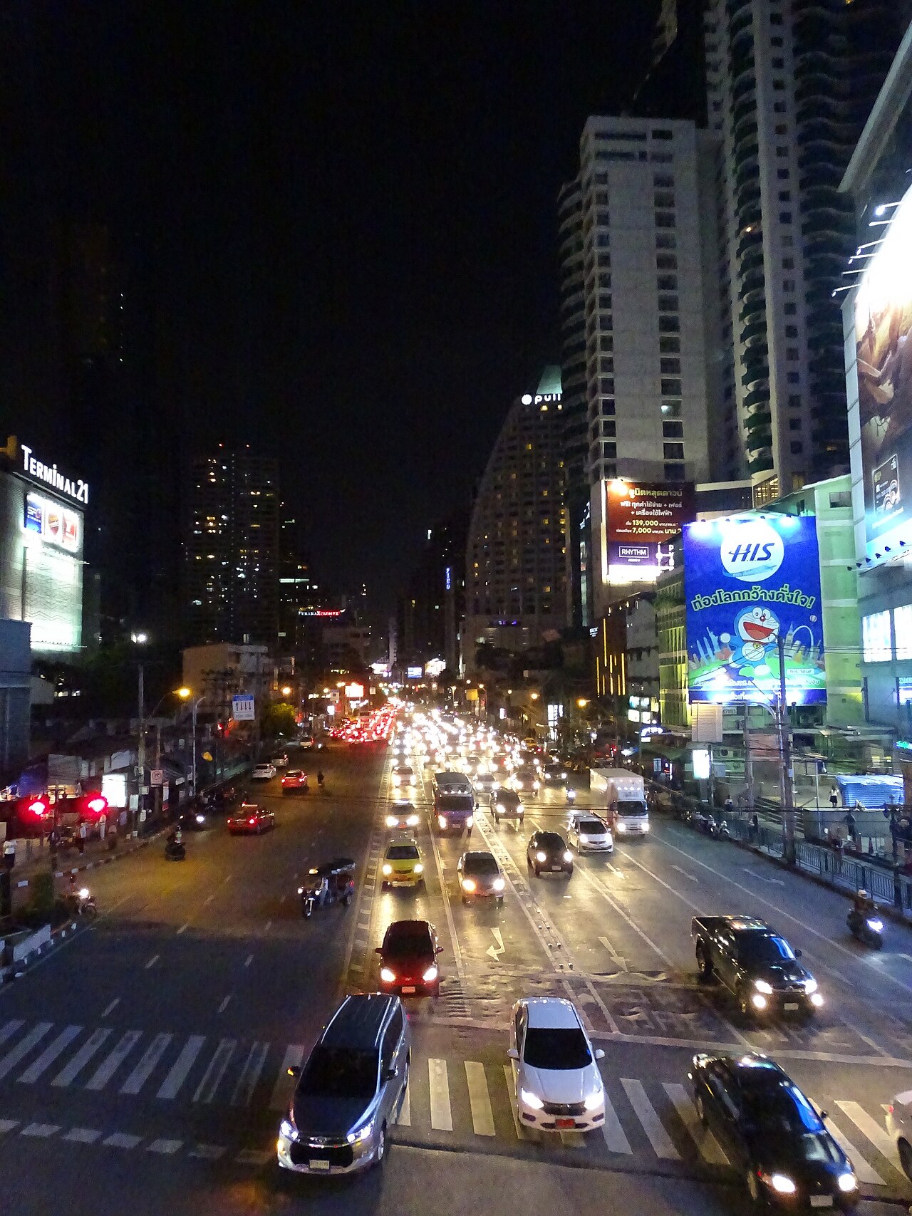 Evening Traffic - Sukhumvit District - Bangkok - Thailand (34735959925)