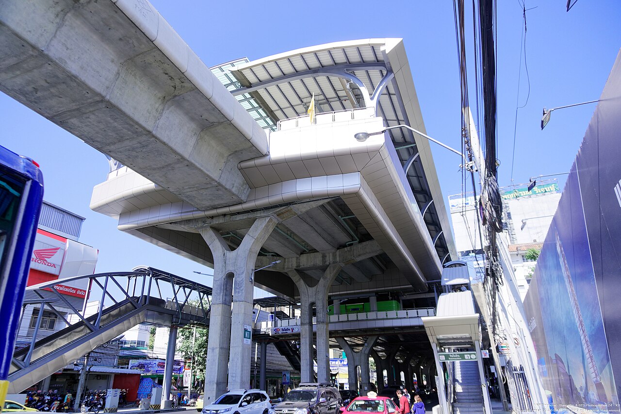 BTS Ratchayothin - Station