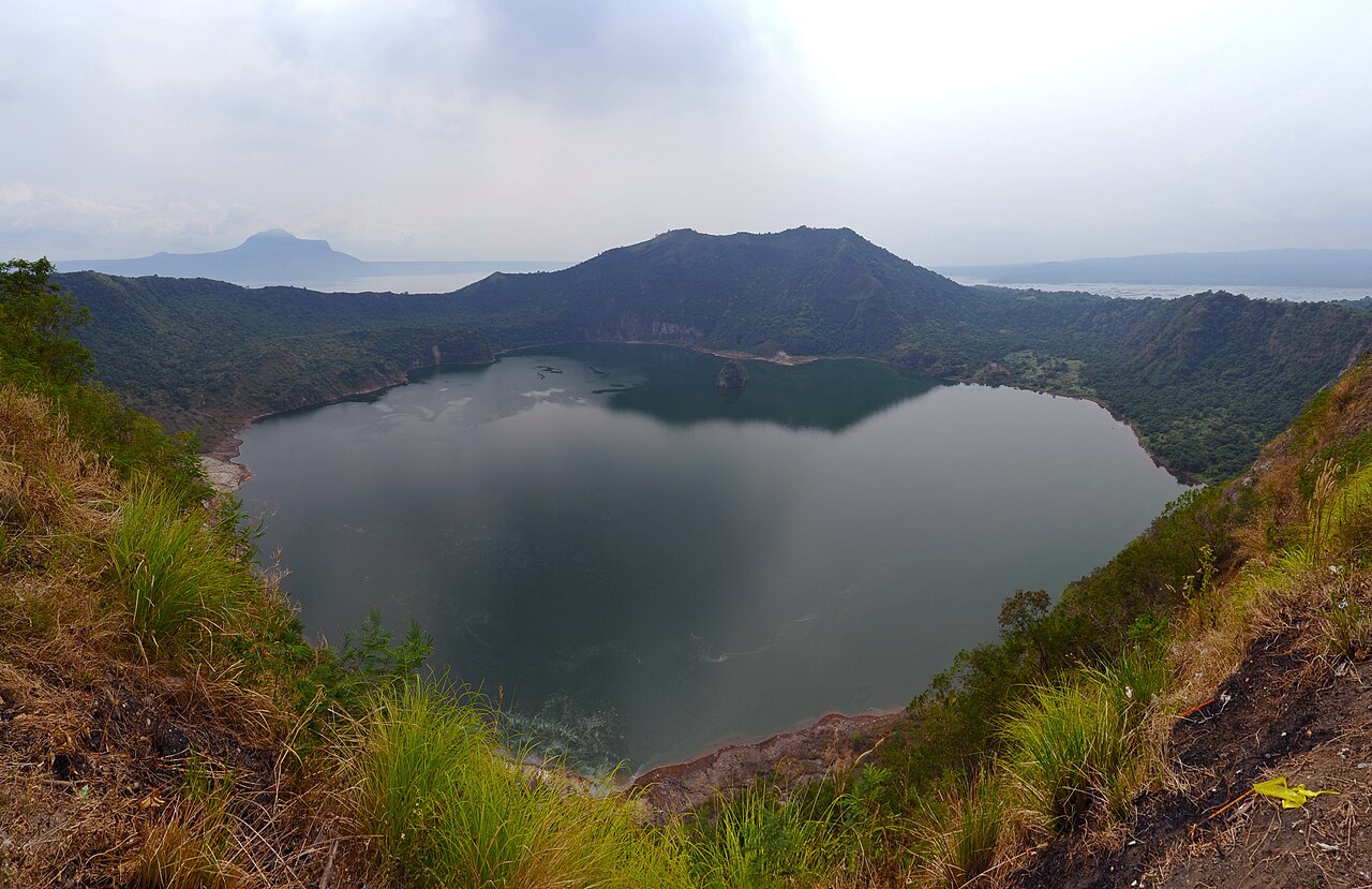 1 taal volcano crater lake 2011