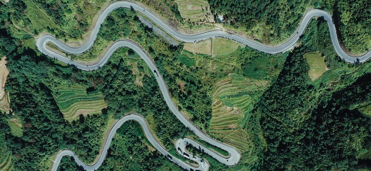 Flycam view of road at Ma Pi Leng pass