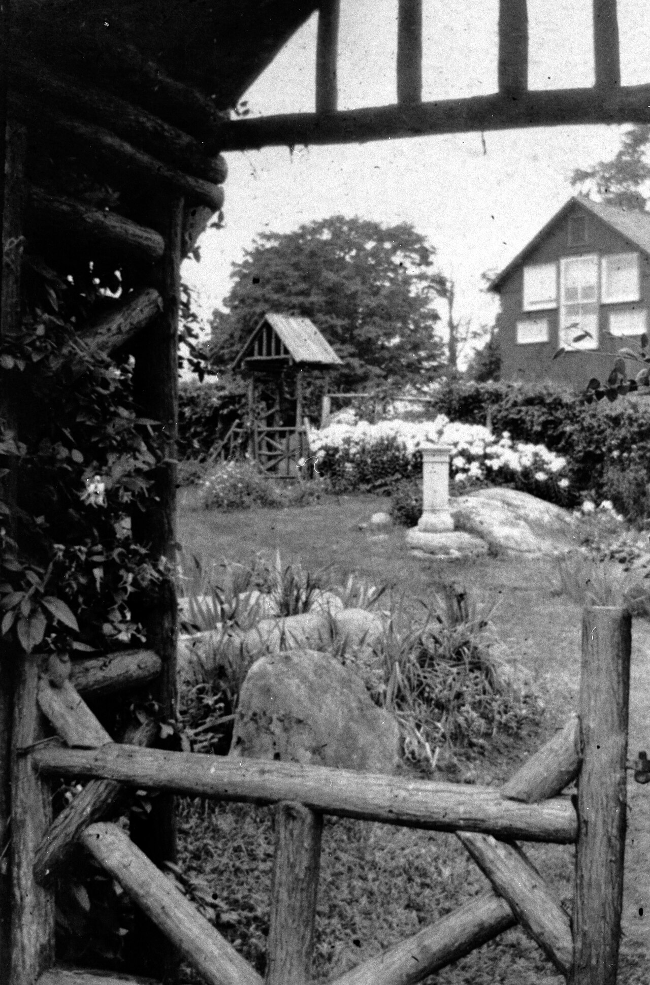The Secret Garden circa 1915 (1a1fb1e9-155d-451f-67c8-04481b9e6f8f)