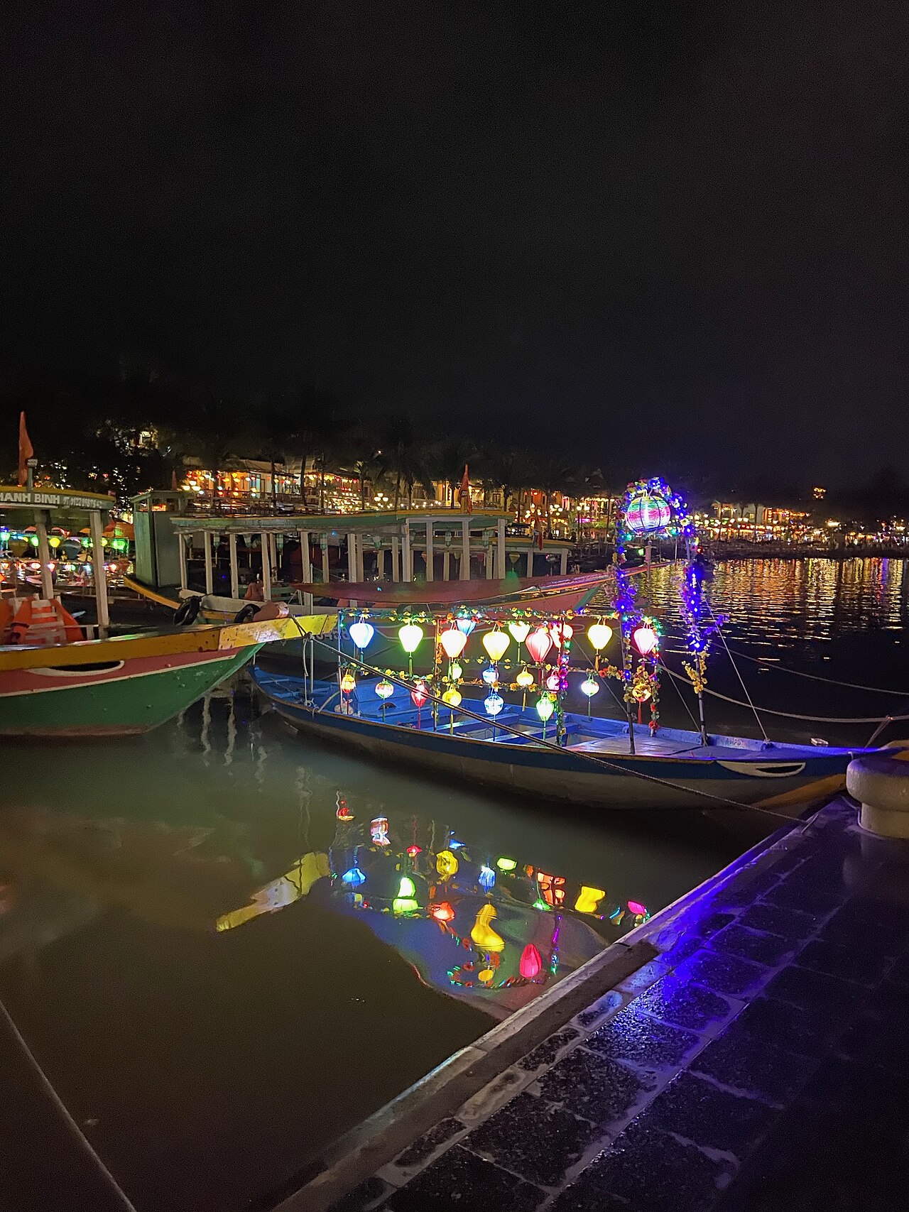 Boats with lanterns on the Thu Bon river IMG 3864