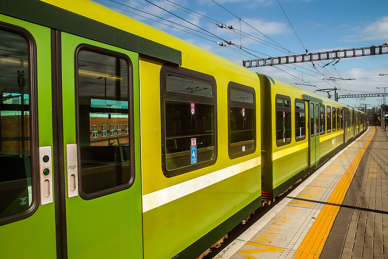 DART TRAIN AT THE PLATFORM - CONNOLLY RAILWAY STATION - panoramio