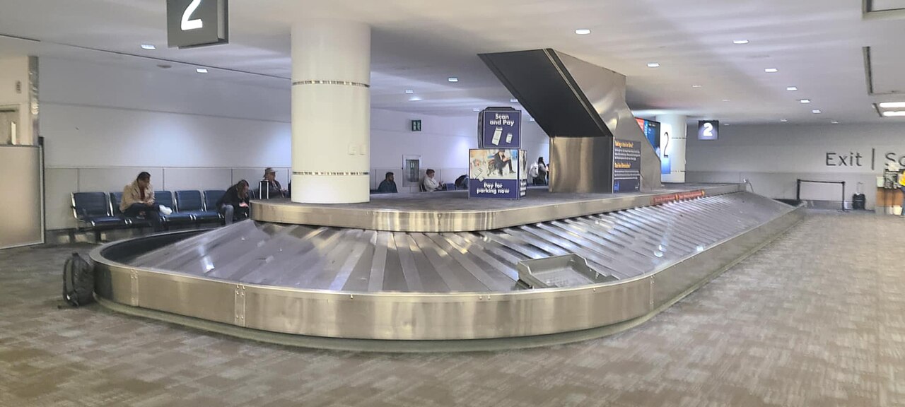 Baggage claim carousel 2 at Terminal 3 of Toronto Pearson International Airport (YYZ)