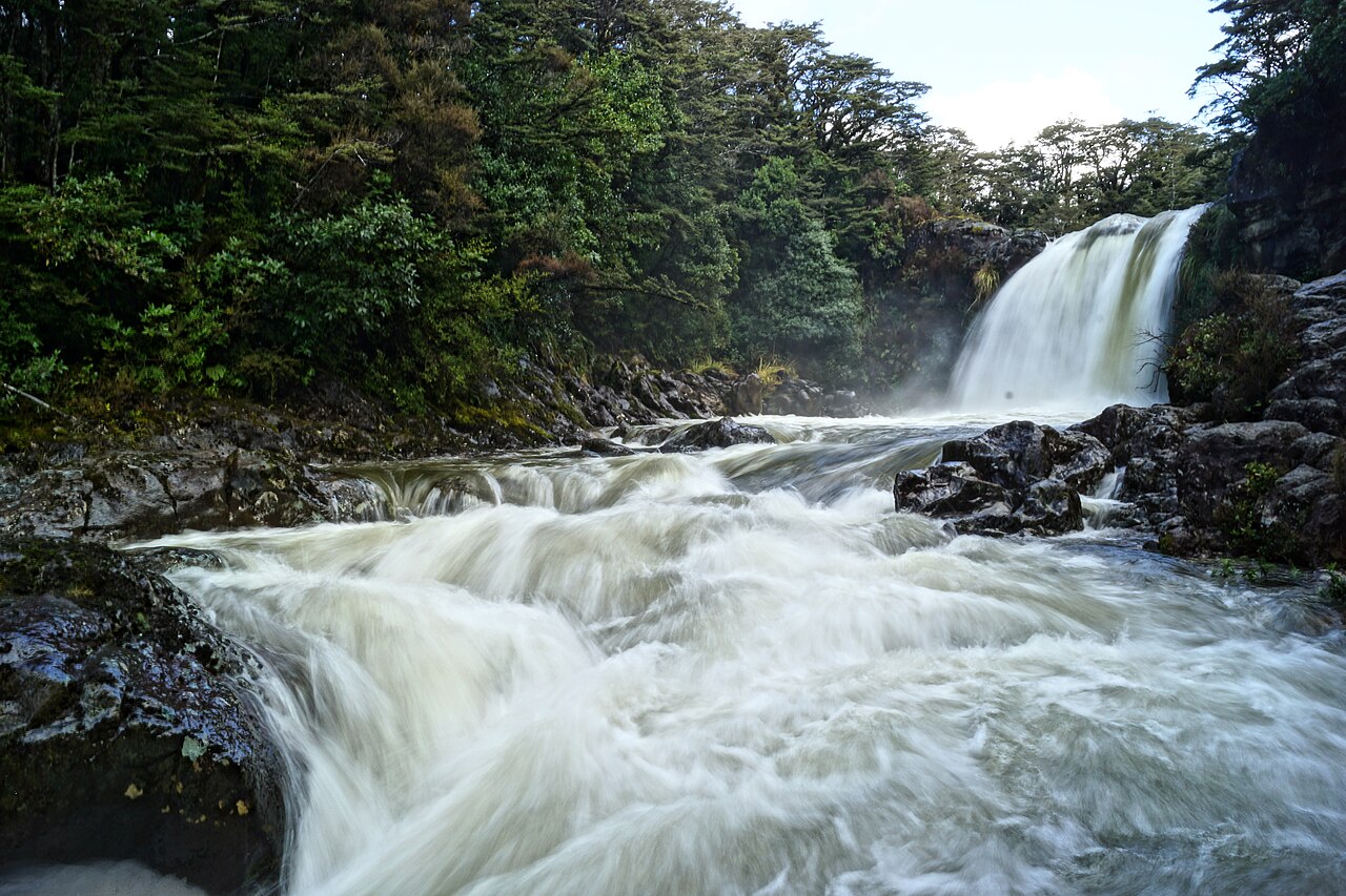 Bad weather at Tongariro (49443271652)