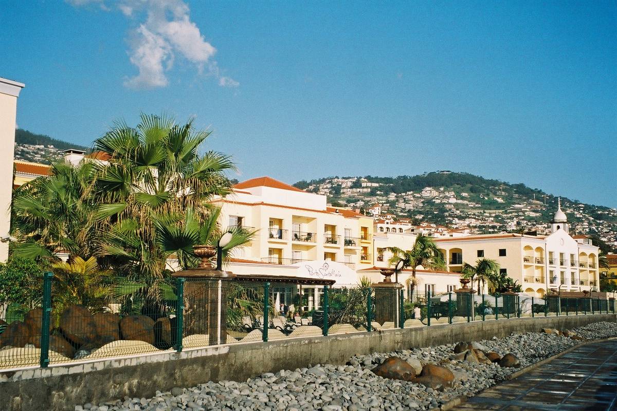 10 Last-Minute Hotel Booking Tips to Save Money